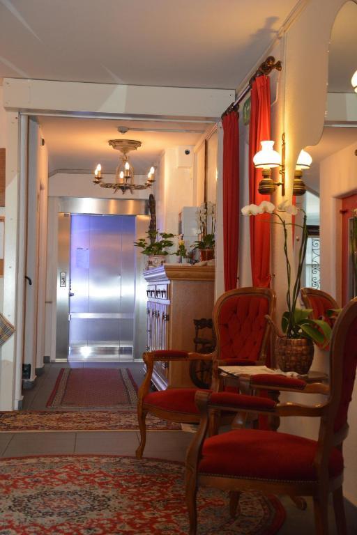 Hotel Dischma - Free Bus And Train Ticket Paradiso Bagian luar foto