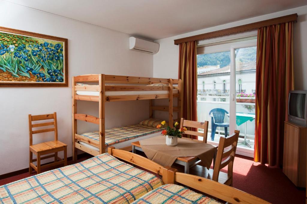Hotel Dischma - Free Bus And Train Ticket Paradiso Bagian luar foto